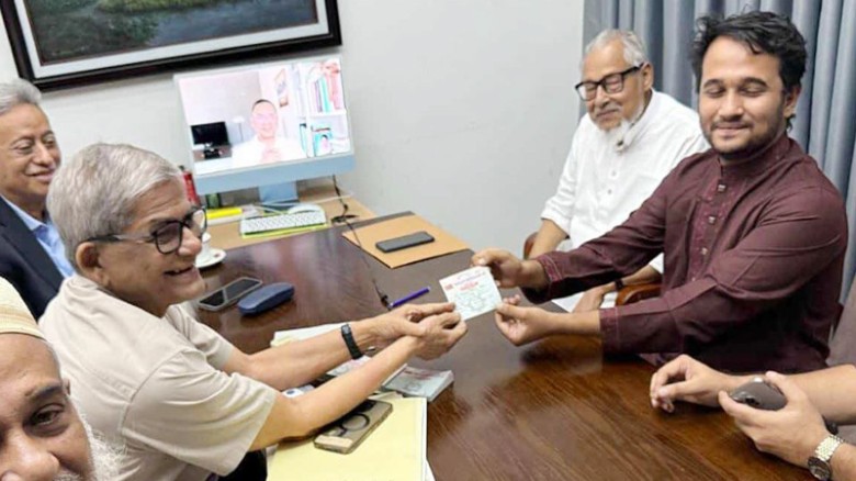 বিএনপির প্রাথমিক সদস্যপদ নিলেন শহীদ মুগ্ধর ভাই স্নিগ্ধ