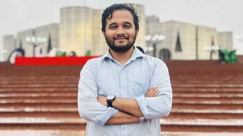 শহীদ মীর মুগ্ধর যমজ ভাই মীর স্নিগ্ধ শিবগঞ্জে (বগুড়া-২) যাচ্ছেন