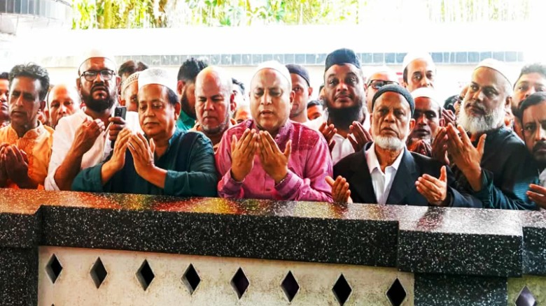 মাজার জিয়ারতের মধ্যদিয়ে নির্বাচনী প্রচারণায় সিলেট-...