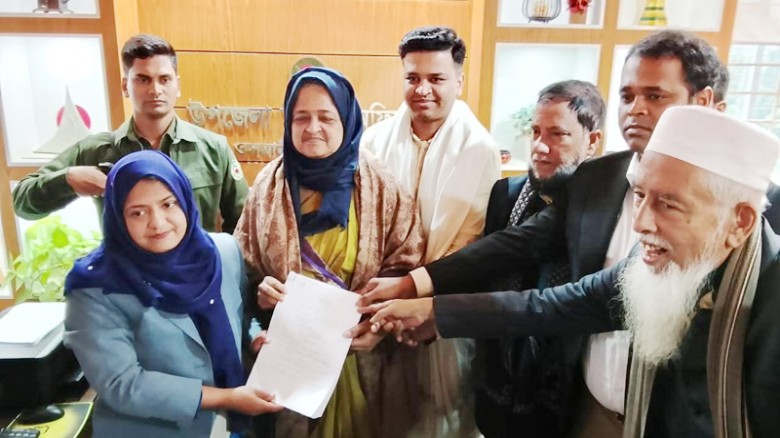 মা ও ছেলের মনোনয়ন দাখিল, সিলেট-২ আসনে নির্বাচনী আম...