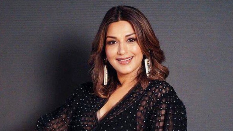 কৃষকের জমি নিয়ে বিতর্কে অভিনেত্রী সোনালী বেন্দ্রে