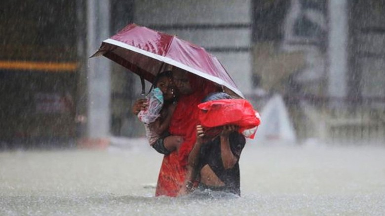 দেশজুড়ে ভারী বৃষ্টির সতর্কতা, পাহাড়ি এলাকায় ভূমিধসের শঙ্কা
