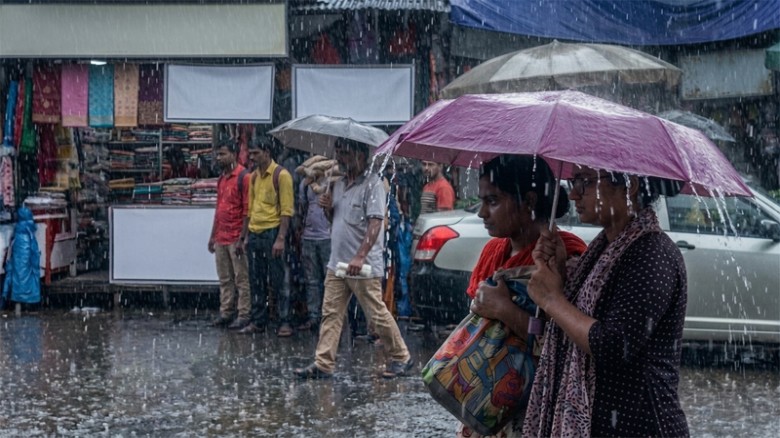 চার বিভাগে ভারি বর্ষণের শঙ্কা, সারা দেশে বজ্রসহ বৃষ্টির পূর্বাভাস